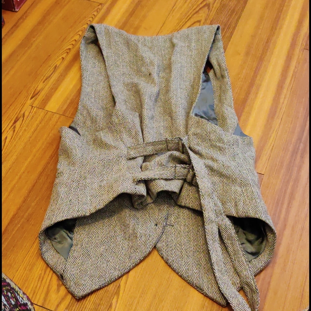 Urban Outfitters vest - Picture 4 of 8